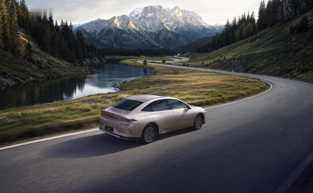 东风日产N6上新官图了，颜值党快来瞅瞅，几组数字组成了风迹美学设计，1.26的宽