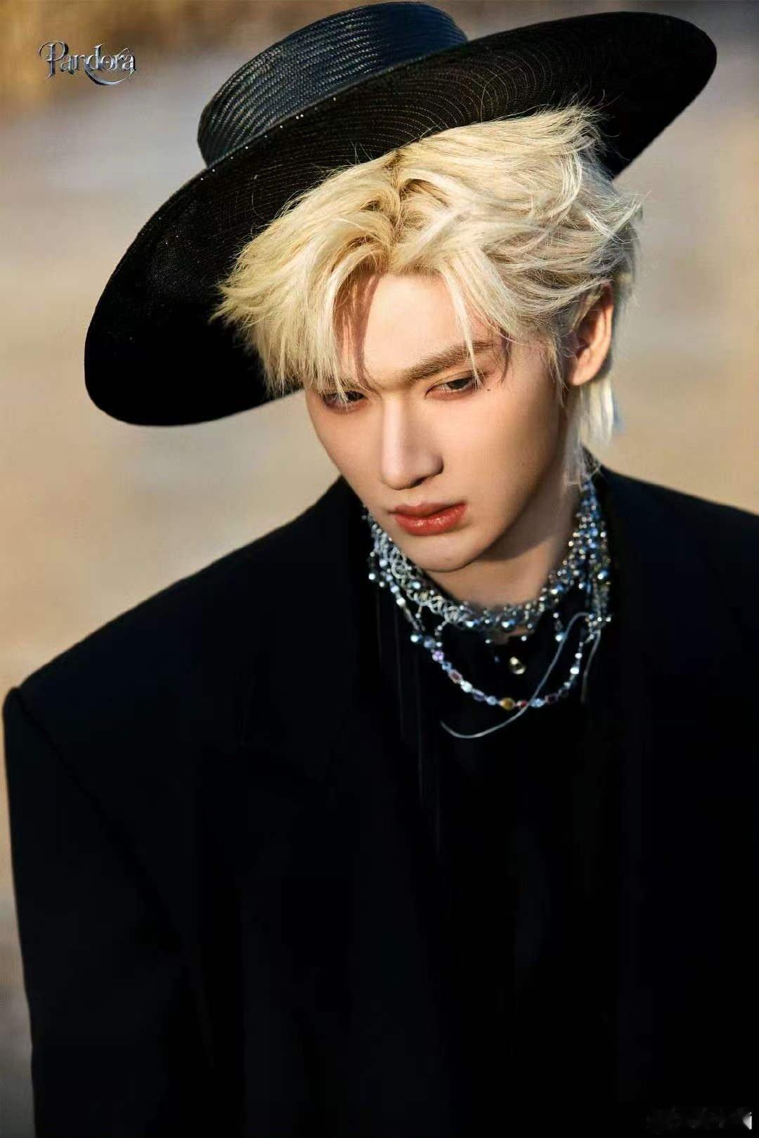 余宇涵超燃青春的合唱  热血开唱预备备！余宇涵加盟《超燃青春的合唱》，用歌声诠释