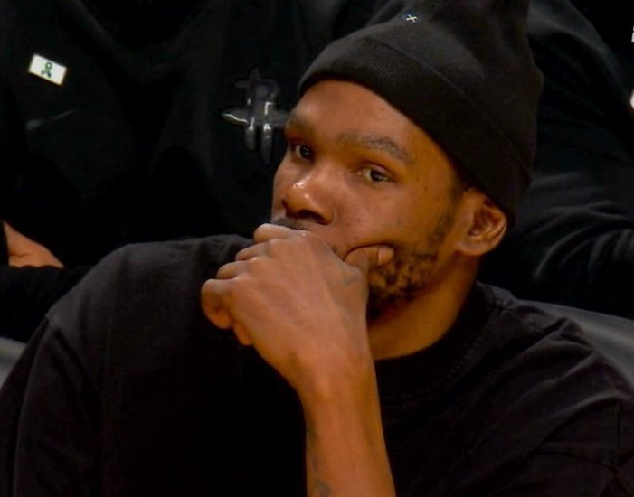 问号留在杜兰特这里，到底伤情如何。火箭今天抢到了21个进攻篮板（湖人3个），全队