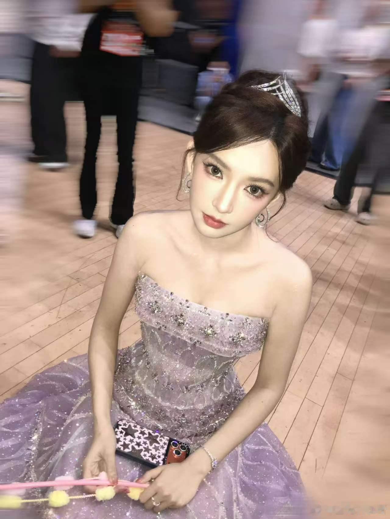 程潇杨超越两张建模脸同框 刷到夏晚的同框画面真的被美到失语！程潇自带沉静优雅的气