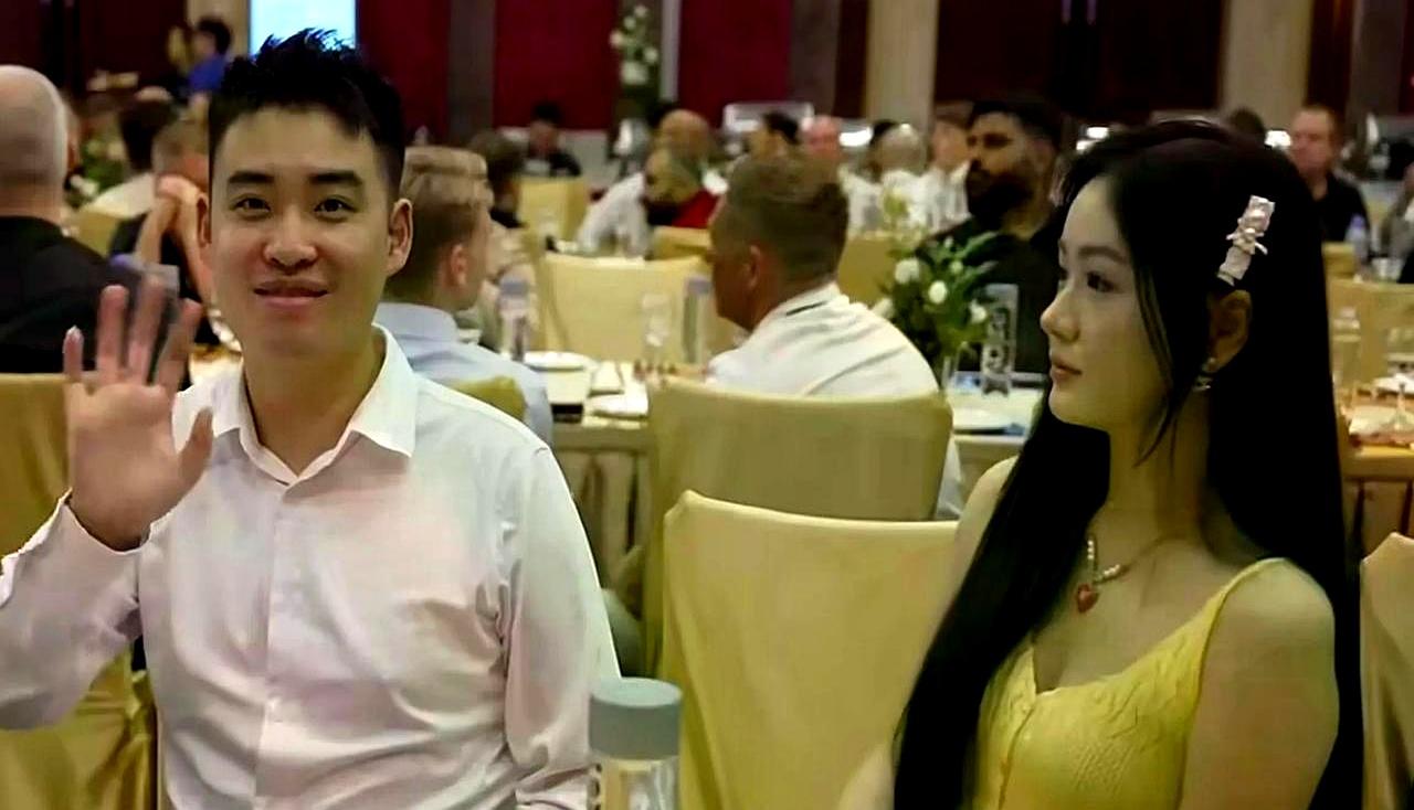 斯佳辉真被女人毁了？世界前十六竟惨败百名开外选手！
 

你都想不到，小斯手握3