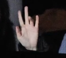 虞书欣这个手啊… 🥵 