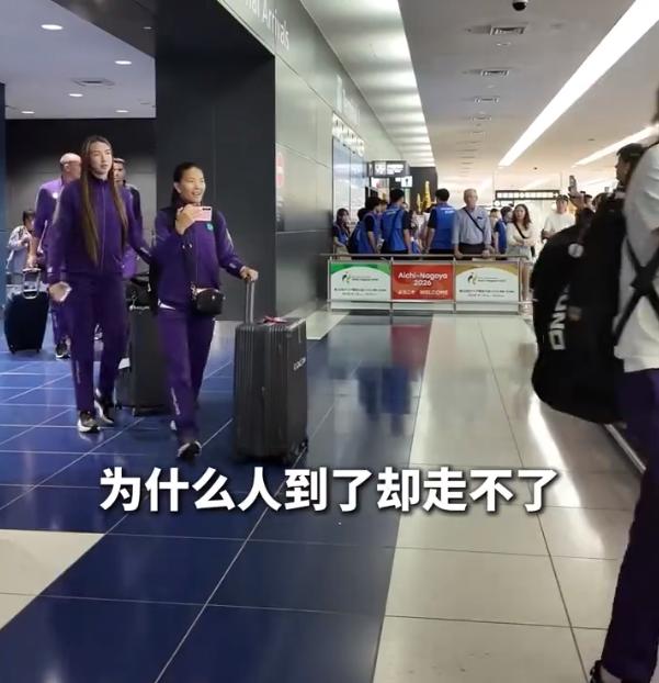 草台班子实锤！抵达十余小时，仍有代表团没能完成登船入住

东京时间已经到 17 