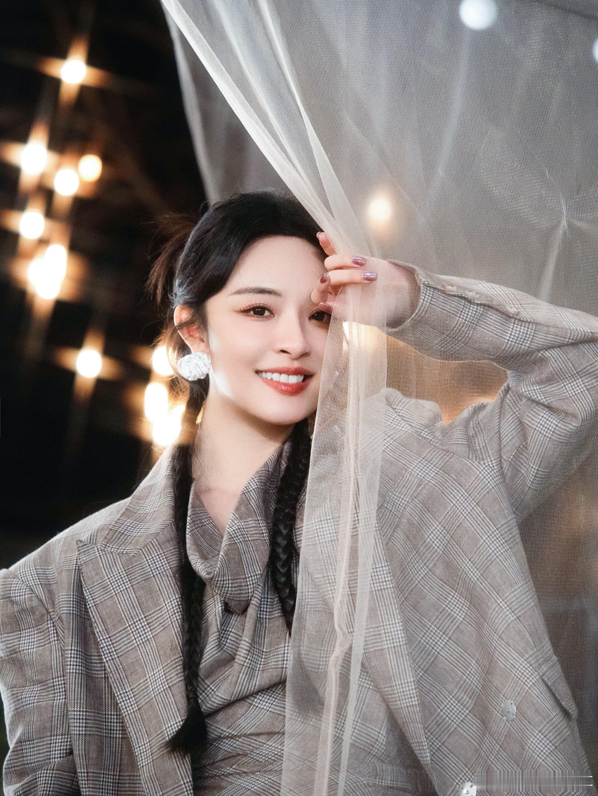 李莎旻子20年的子弹25年正中靶心媒体人的“走出去”，不是距离的竞赛，而是心灵的