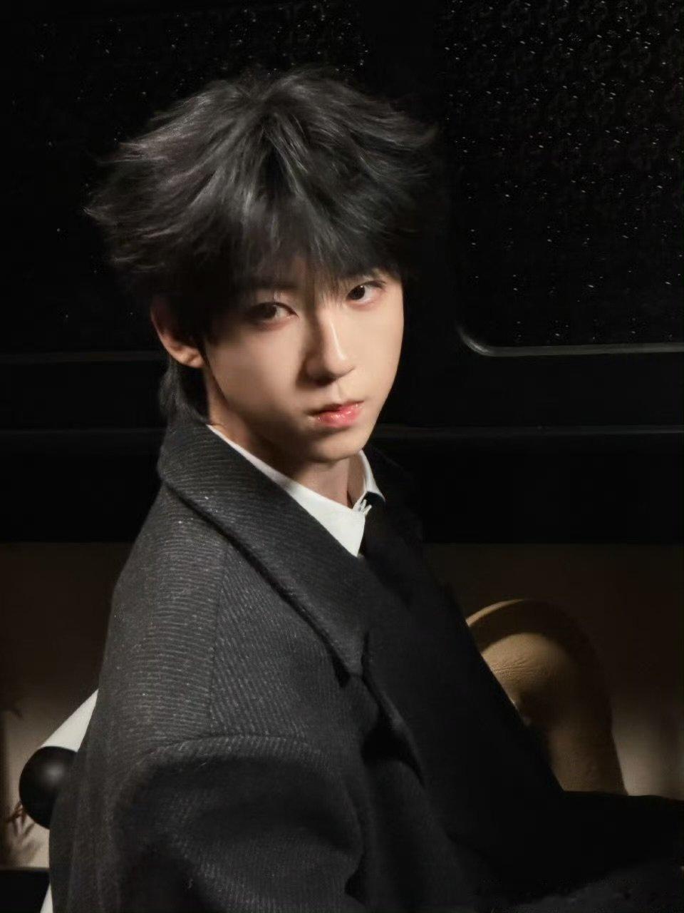 杨博文傀儡操控师妆造杨博文傀儡操控师造型杨博文好帅好帅啊！ 