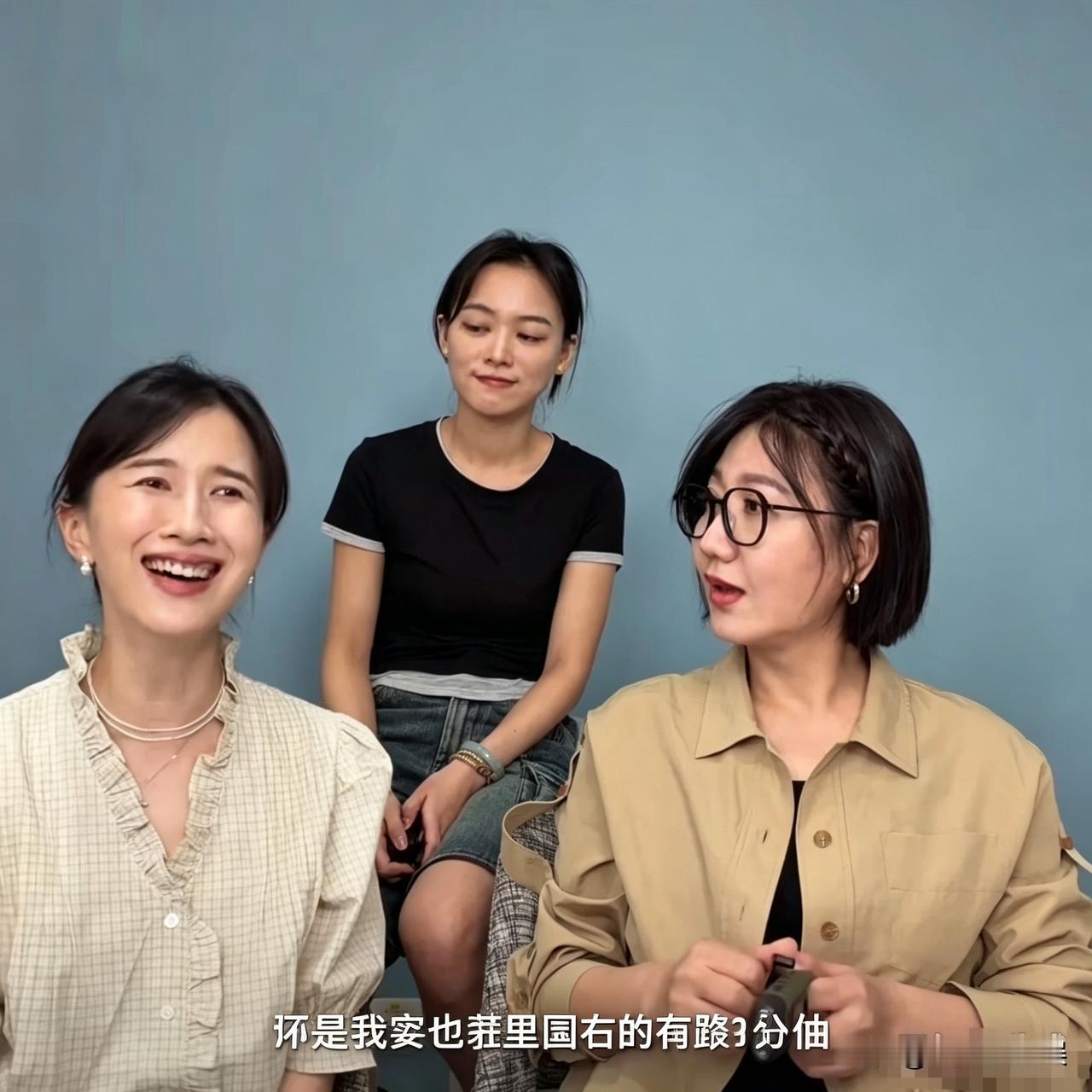papi酱：“易老师谈恋爱是不是挺费劲的？”易立竟：“为啥？”papi酱：“感觉