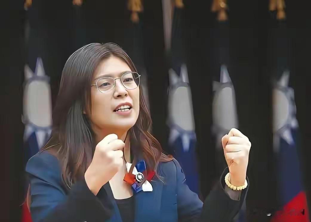 郑丽文：两岸绝不可因“台独”生战
 
郑丽文“两岸绝不可因‘台独’生战”的表述，