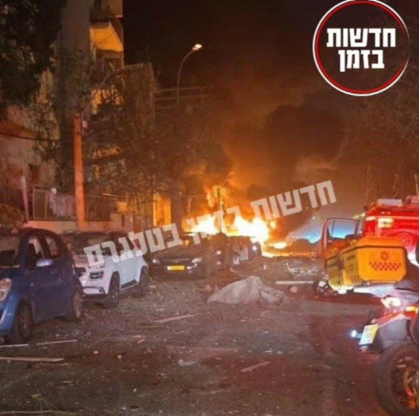 难怪特朗普警告伊朗收手，仅仅一天，特拉维夫已被炸得遍地开花。

哈梅内伊不是意外