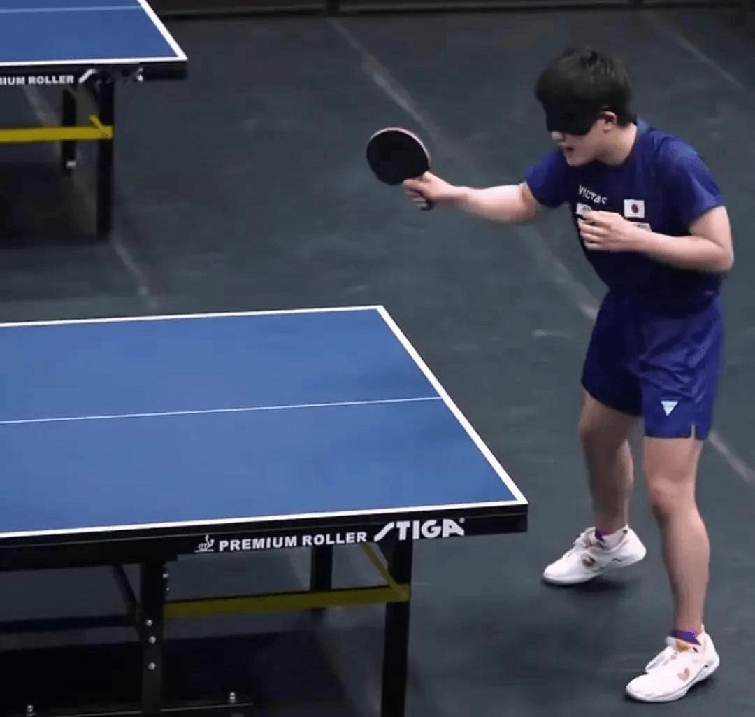 张本智和蒙眼练球之后，
埃及天才少女也开始了，
憋着大招迎战伦敦世乒赛。

为什