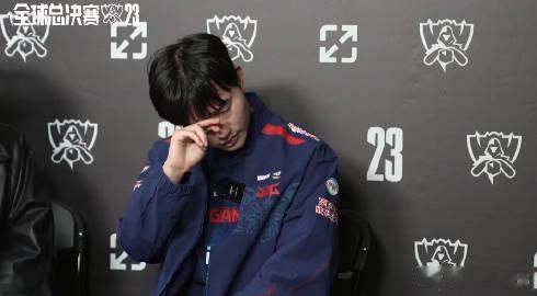 五年了已经是很厉害的辅助了这个遗憾剧本去年我看过又是这样的心碎时刻[苦涩] mi