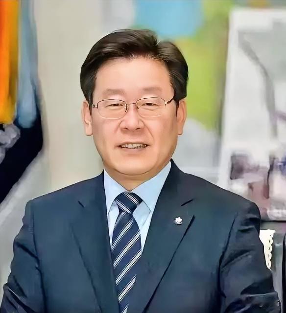 3月16号韩国彻底沸腾了，韩国总统李在明的支持率，连着两周一路猛涨，直接冲到了6