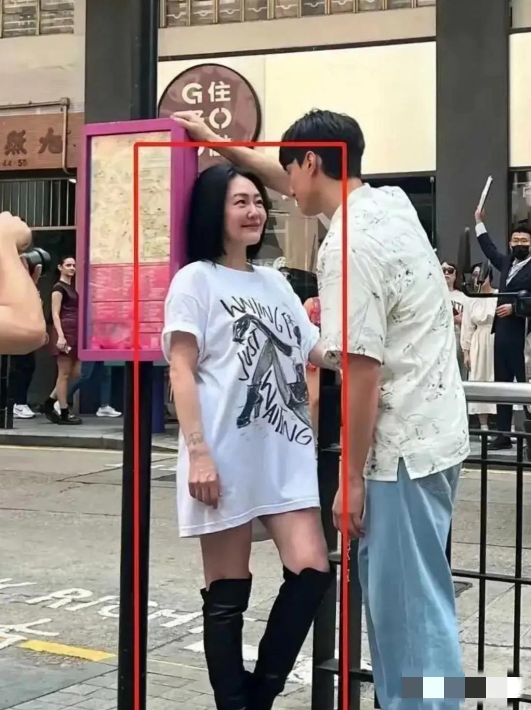 瞧，小S这壮实的身材，馒化的面孔，看上去越来越像个老阿姨了，你觉得呢？