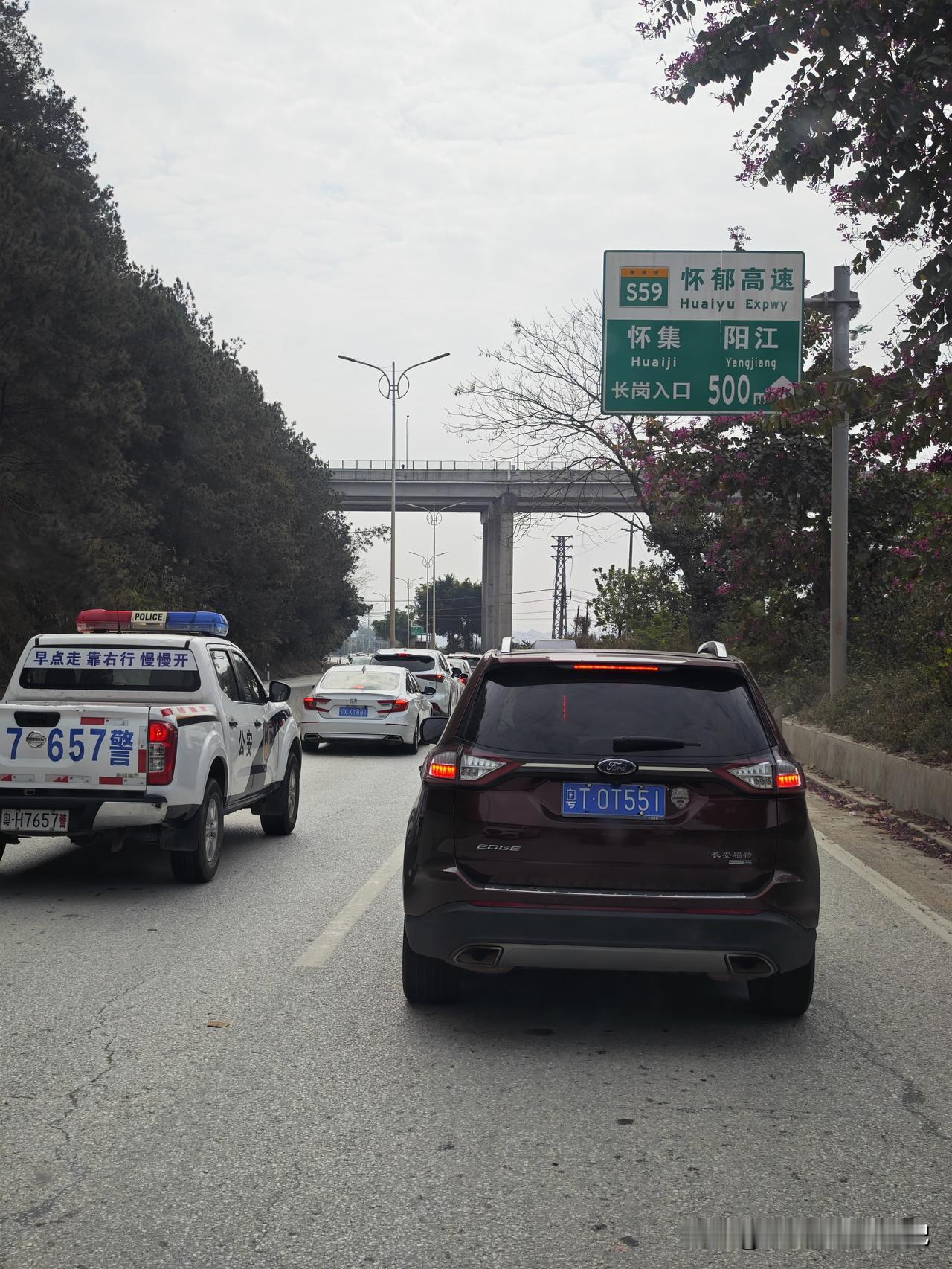 晒图笔记大赛高速🛣️堵，换成国道，结果一样的堵哦[捂脸][捂脸][捂脸]