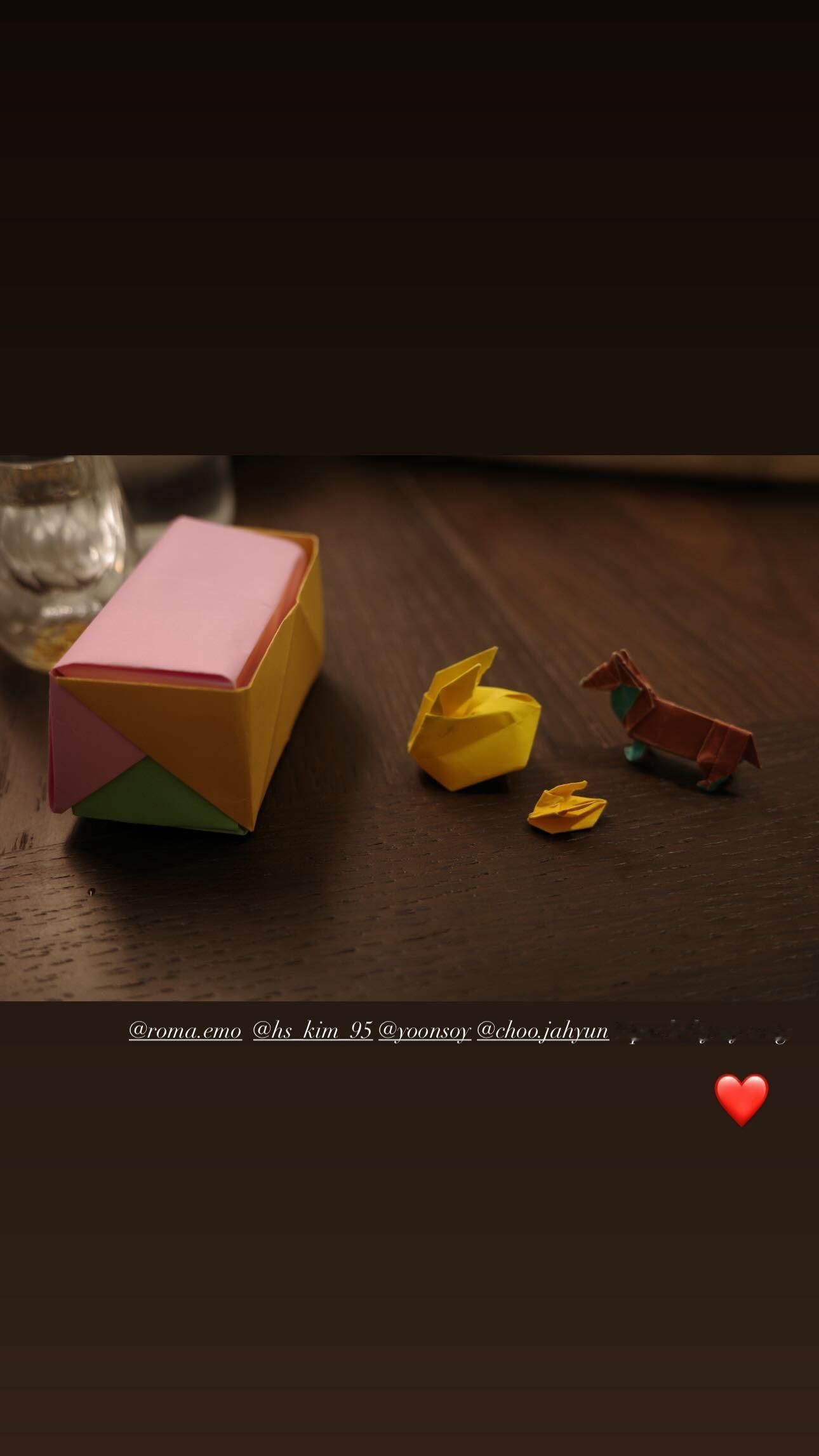 秋瓷炫 ✨秋瓷炫星日记录昨日与金惠秀、韩志旼、韩孝周、尹素怡来秋秋家里新年聚会~