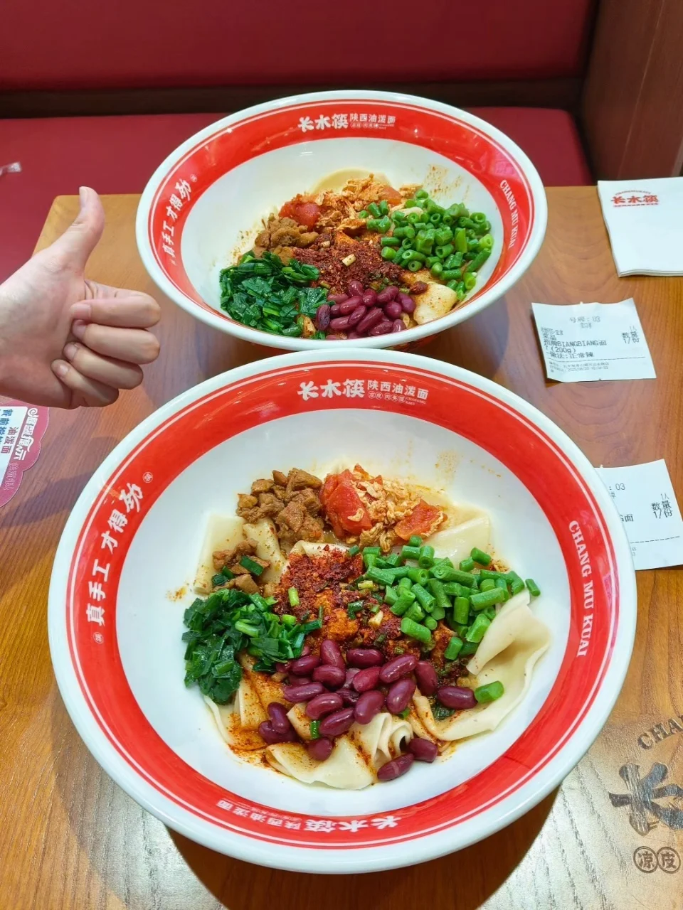 青山湖万达这碗油泼面+肉夹馍🌮必冲！