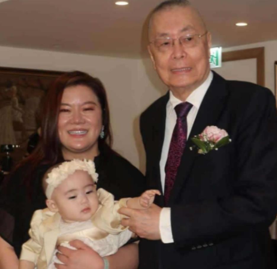 他是叶帅的女婿，78岁再次结婚，81岁妻子给他生了个女儿，84岁又添一子，再次当