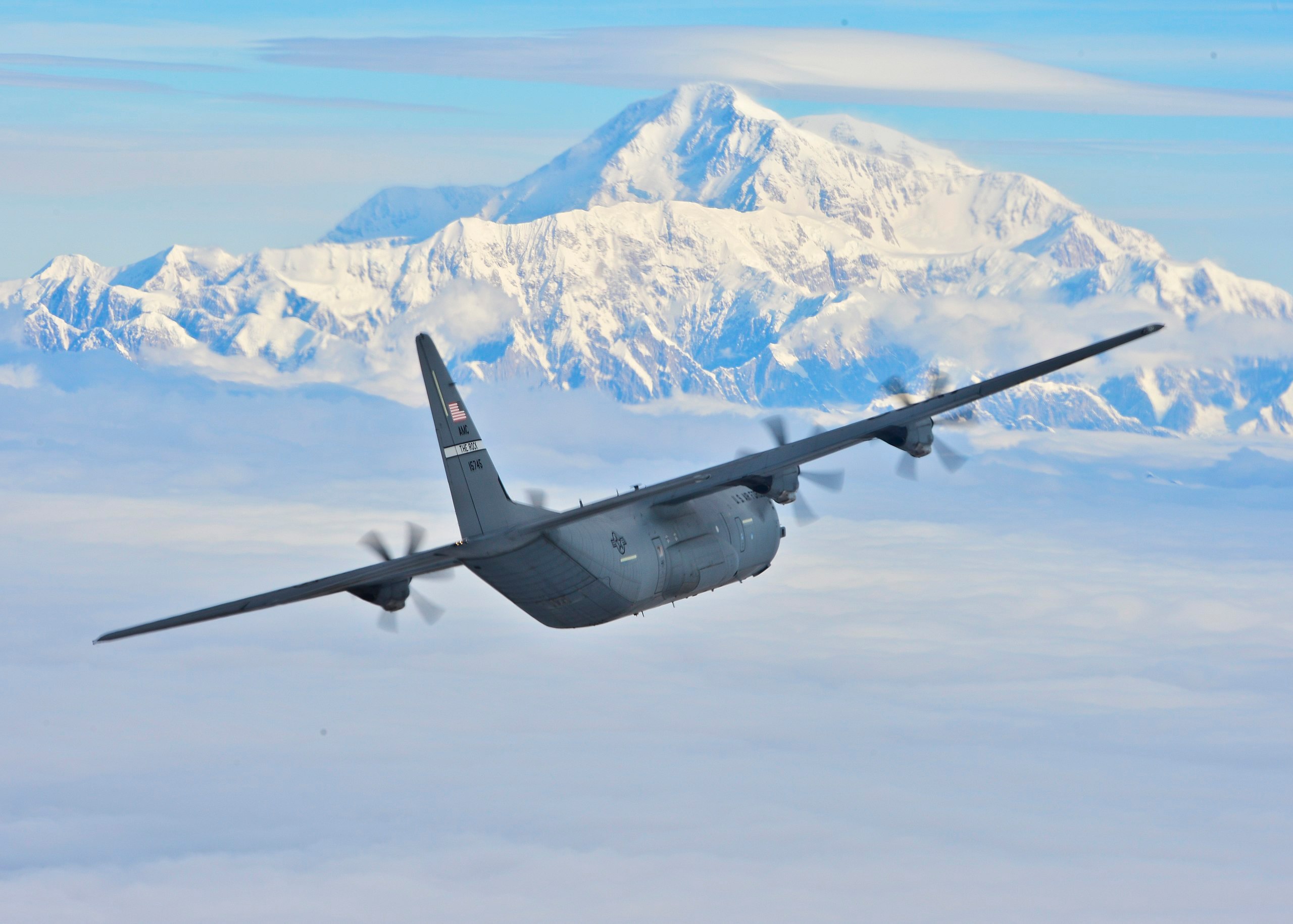 分享圖片：美國洛克希德C-130J“超級大力神”運輸機 