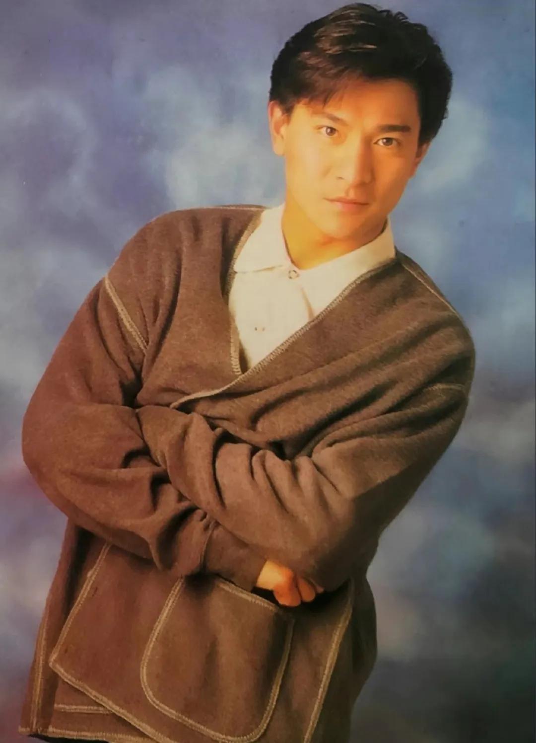 黎明和张国荣粉丝给刘德华取了一个外号《刘半桶》

看2003年以前的，唱片销量，