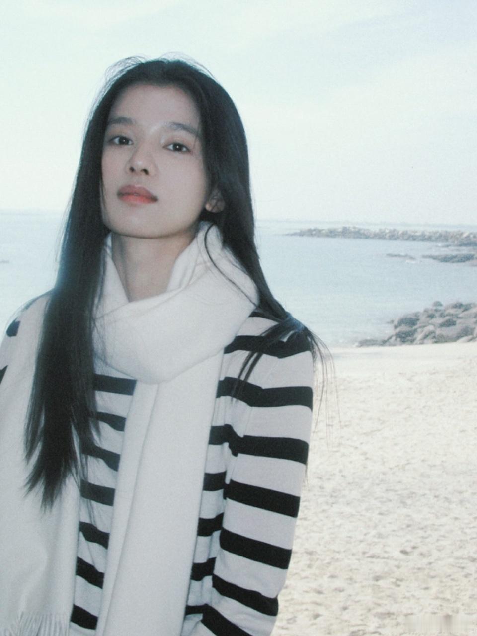 娱乐[超话]张婧仪胶片张婧仪17岁的乔青羽 张婧仪胶片，好美 ​​​