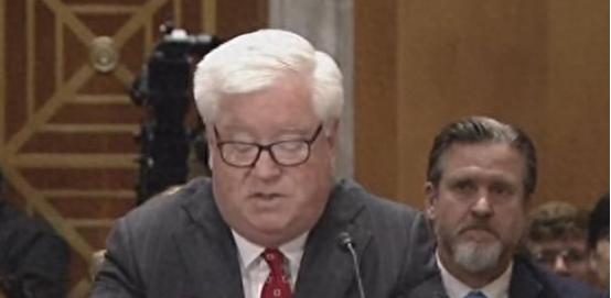 日本全网彻底炸了，美国驻日大使格拉斯开完会直接对着媒体放话，声称自己代表总统和大