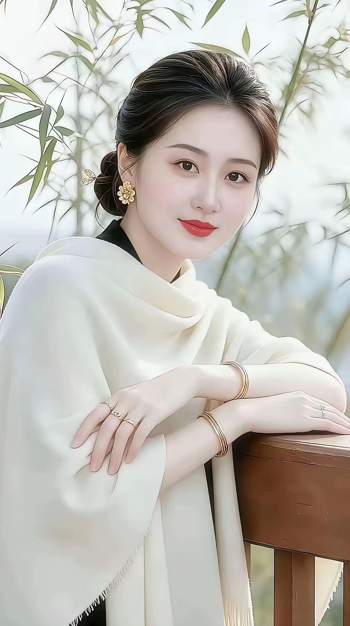 感情里最伤人的从来不是直接拒绝，而是一边暧昧拉扯，一边不肯负责，吊着别人。
 