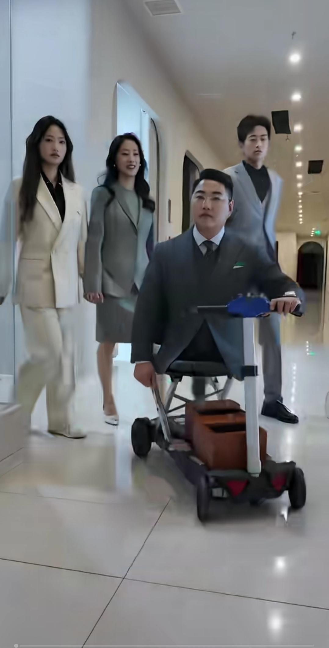 不佩服这个男人，更佩服他的媳妇。