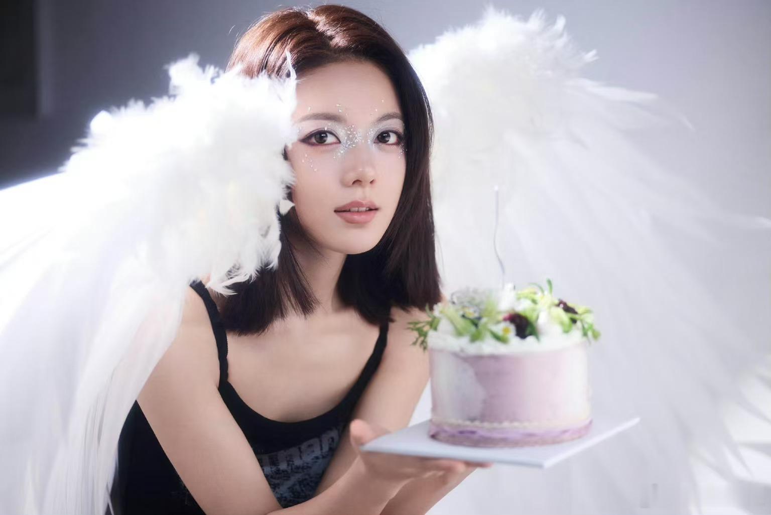 赵今麦湿发泳衣生日照生日快乐🎁好好演戏，作你的剧粉很安心很踏实 ​​​