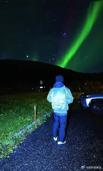 鹿晗不愧是初代顶流眼睛亮晶晶的，颜值这块还是太权威了帅哥玩的开心鹿晗去看极光了鹿