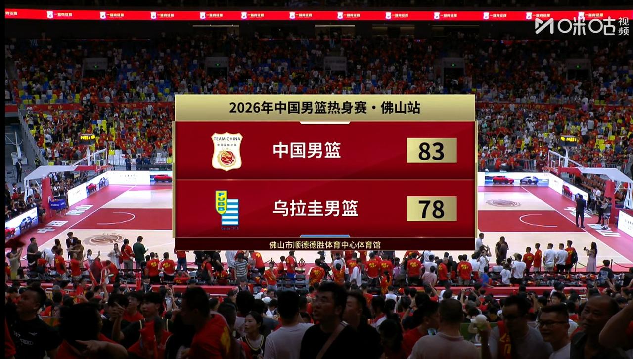男篮世预赛热身赛，
中国男篮VS乌拉圭男篮，
上半场中国男篮，
变身为一支纯外线