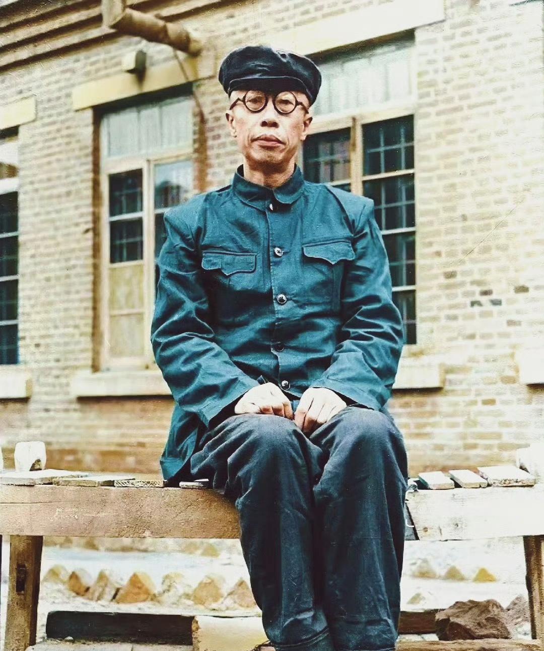 1957年，末代皇帝溥仪，一张罕见的留影，地点辽宁抚顺战犯管理所，他也是中国最后