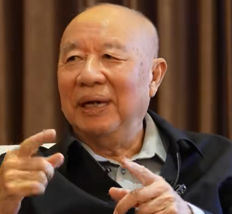 牟其中：曾经的首富，蹲过几次大牢，空手套白狼的高手。面相财厚，这鼻子能吊打99%