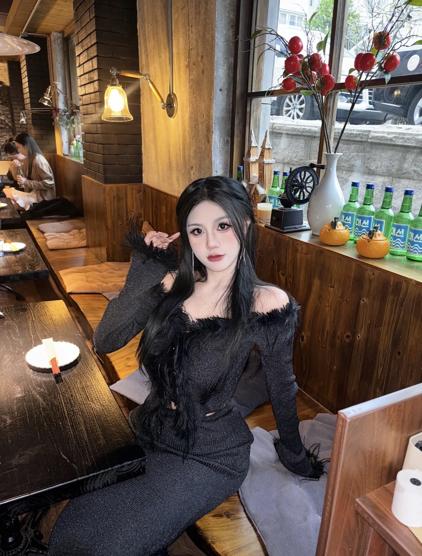 你在此地不要走动，我去给你买橘子。