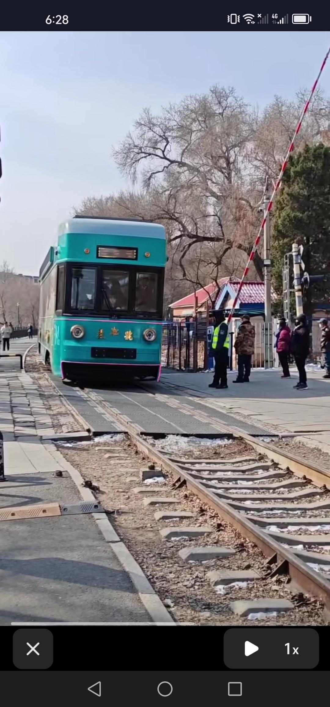 吉林市吉海铁路旅游观光小火车运行状况良好，人气依旧火爆，期待其早日全线贯通。
