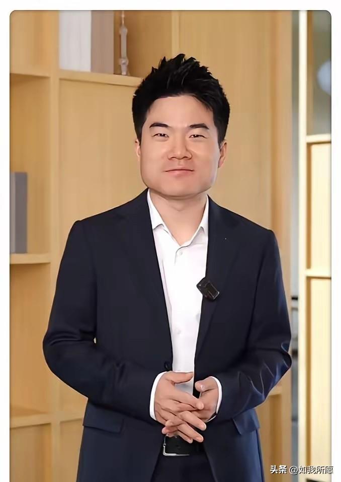 人家带货主播是选品赚钱，
董宇辉倒好，
是拿自己的信誉去给整个行业“排雷”。
