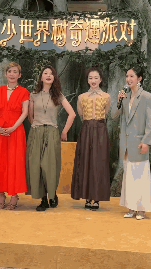 吴君如参加《花儿与少年8》，真的太有看点了！

在花少8见面会上，现场氛围有点像