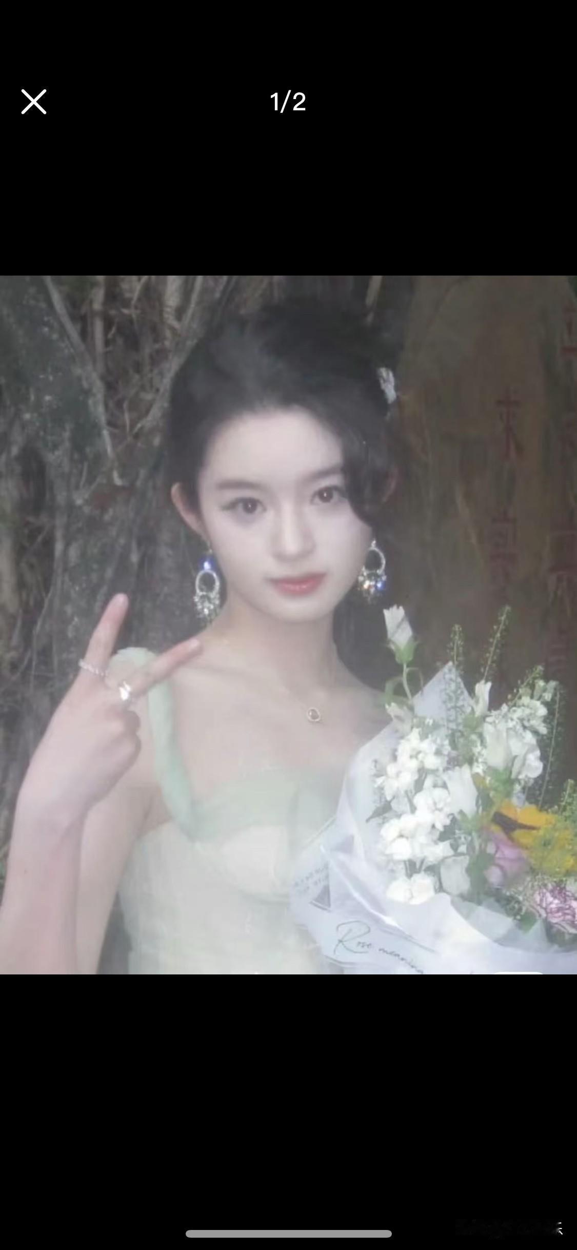 不是 为什么不信黄杨钿甜？？
“妈妈的朋友送给妈妈一个玻璃带火彩的耳环，妈妈因为