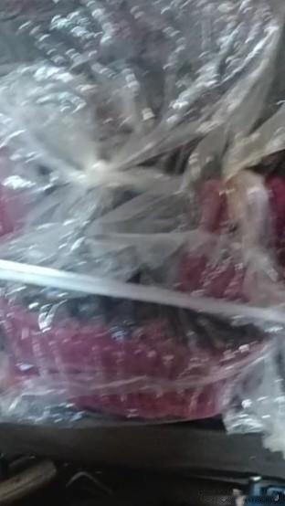 路边摊50块买一堆线手套！一扯就烂，质量差得离谱 

哈喽，大家好，我是小顾。