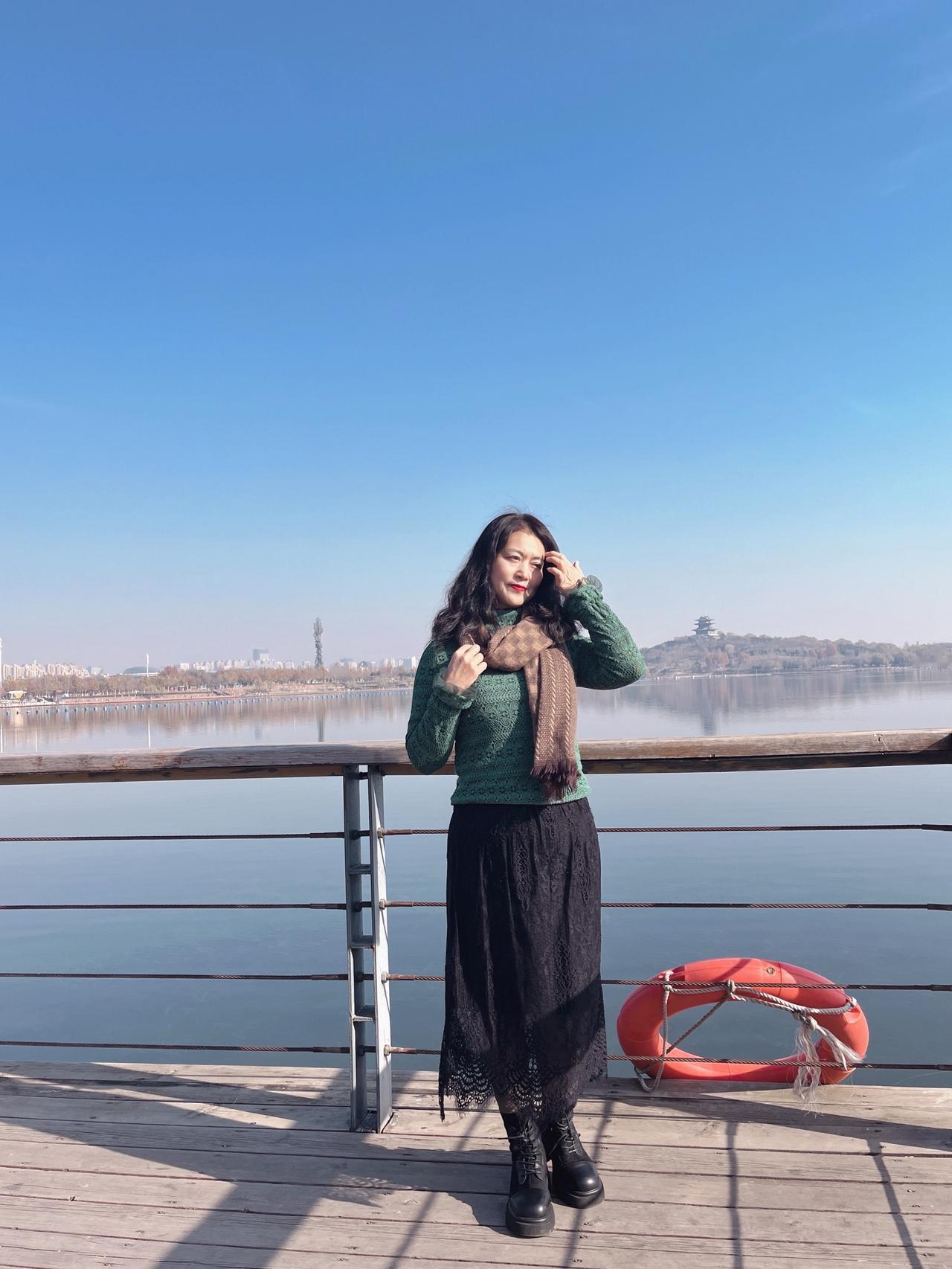 人间烟火最抚凡人心，生活的真谛从不在远方的盛景里，而在当下的每一份真实里。其实生