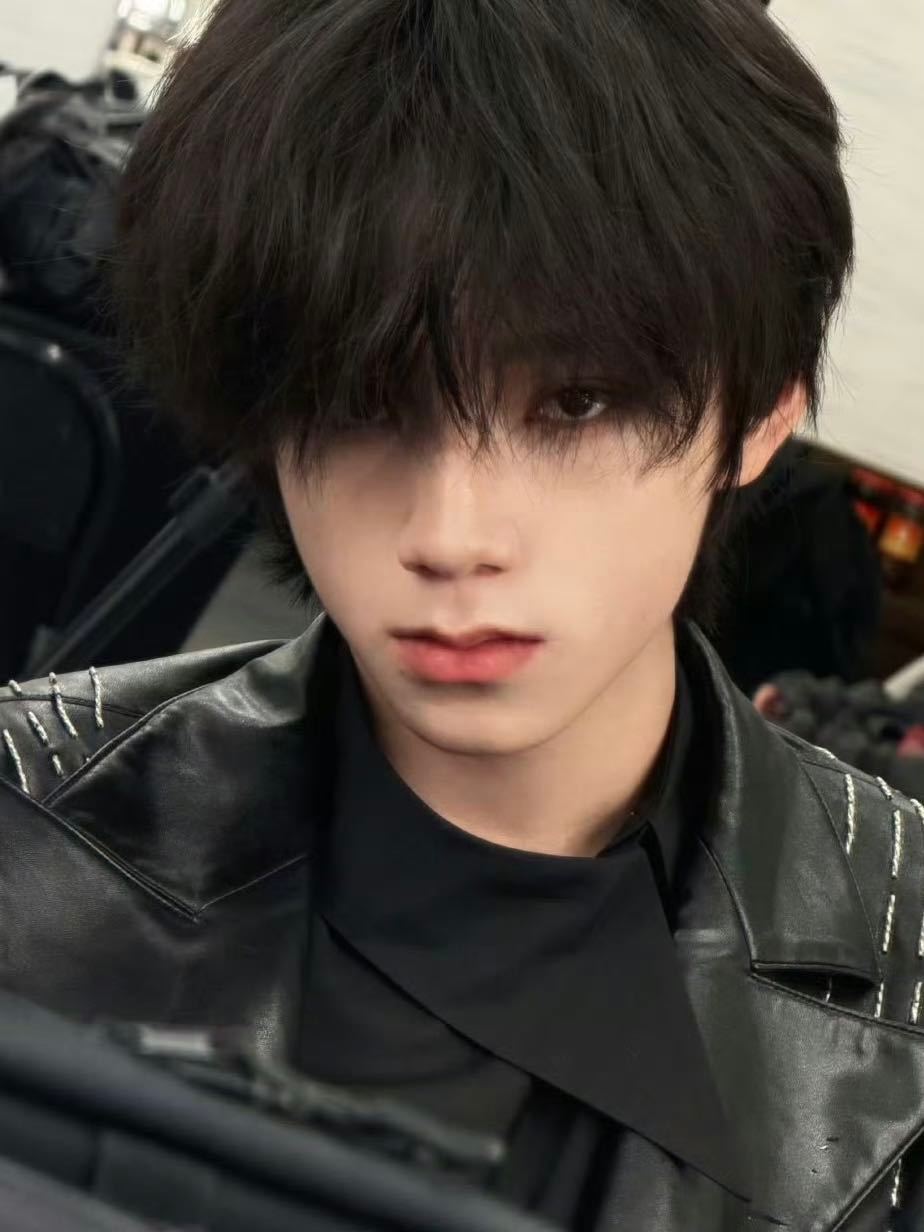 白天是神塑，晚上是鬼塑，就这样漫不经心的索命所有人，少数民族血脉还在发力，都给我