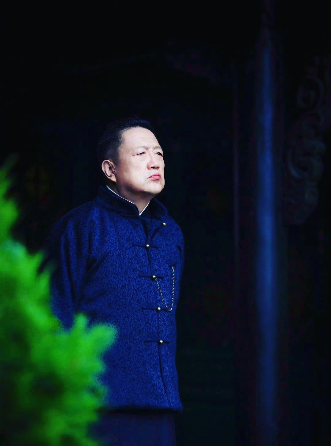 看到秦焰老师走的新闻，心里咯噔一下。上周李勤勤姐还说他住院，这才几天啊，人就没了