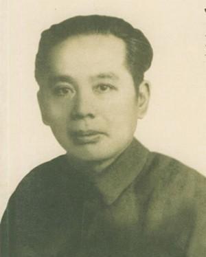 1967年正月初六早上，张恨水在包油条的报纸上看到一则消息，顿时脸色苍白，手微微