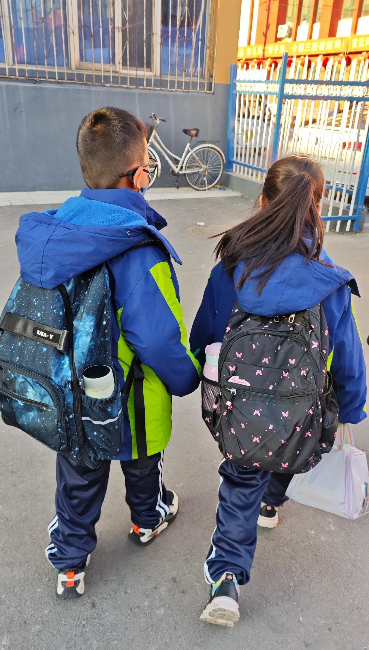 看到这个8岁女孩的遭遇，再对比现在很多孩子“身在福中不知福”的现象，确实让人感慨