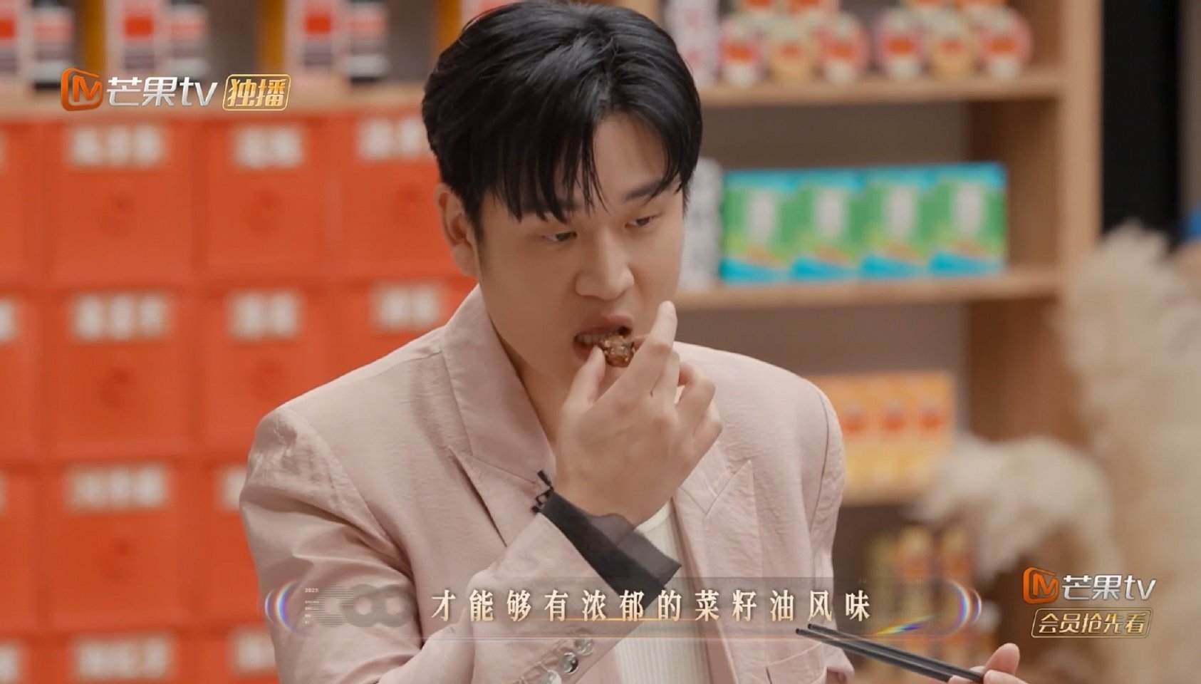 陷入林宥嘉周兴哲的迷幻双声道拉扯感拉满！每一句都透着眷恋，这歌也太戳人了吧！声生