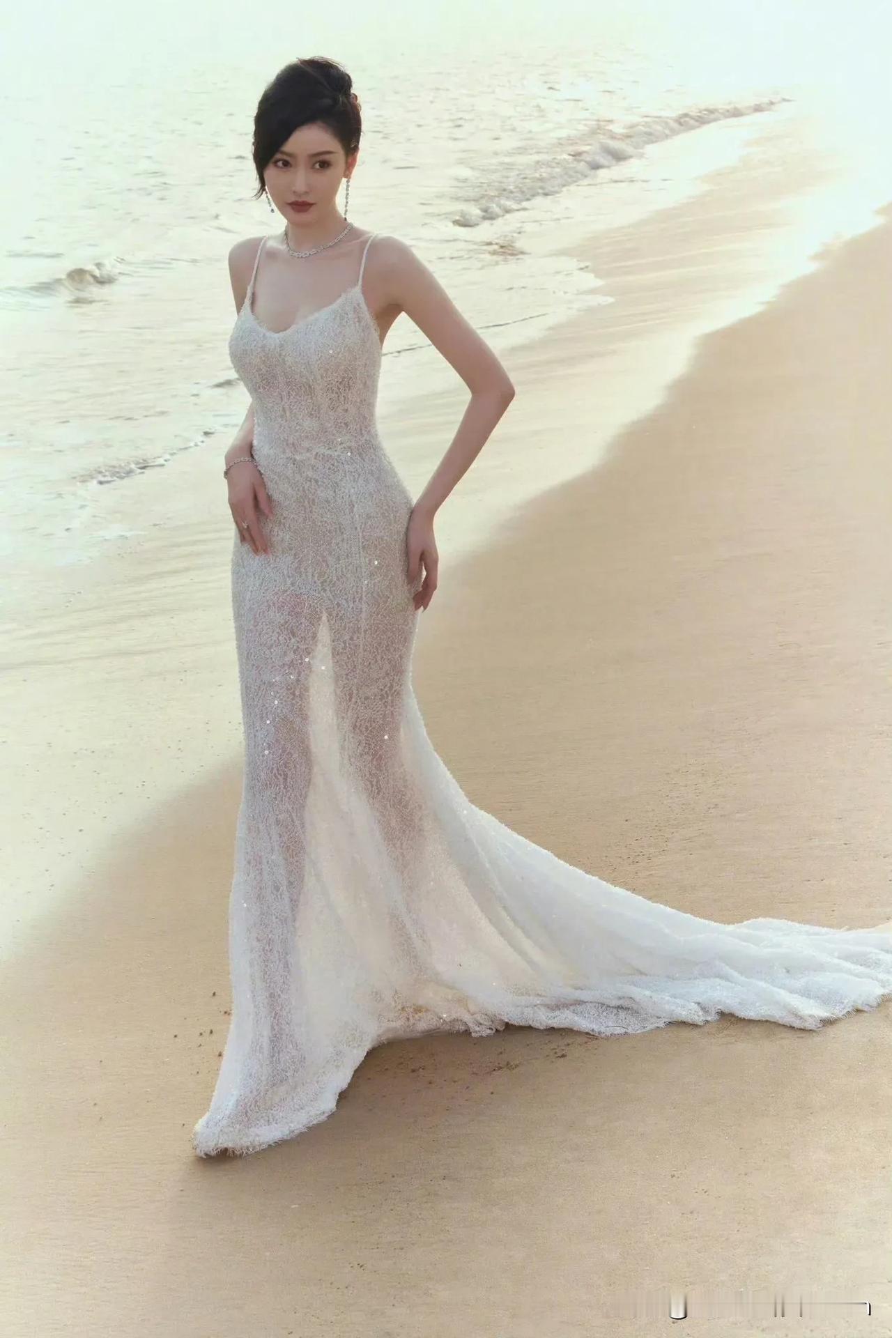 张天爱若隐若现，真是美