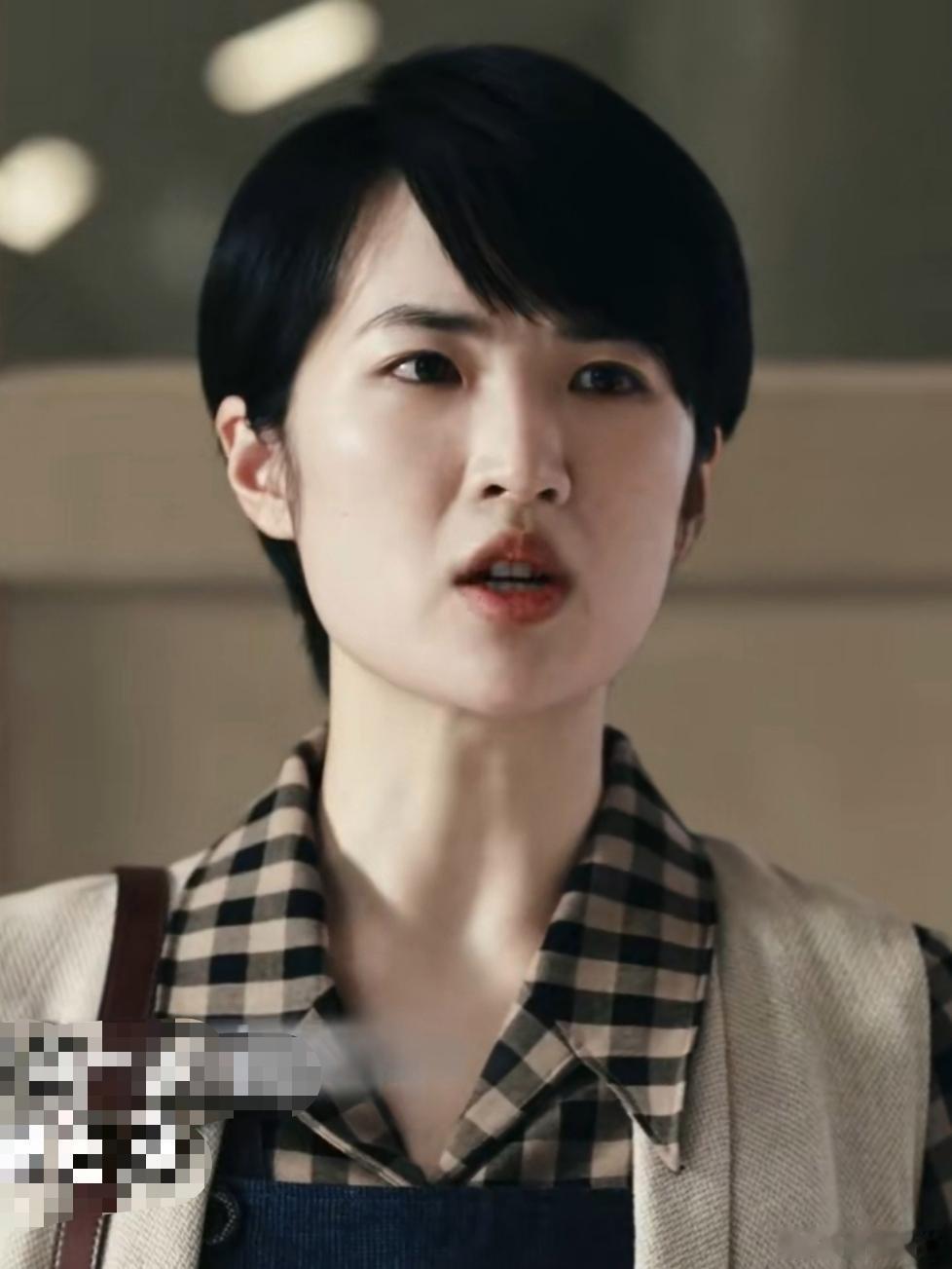 #姚安娜新剧没有技巧只有莽# 用资本杀入娱乐圈的华为小公主姚安娜再次进组拍戏。网