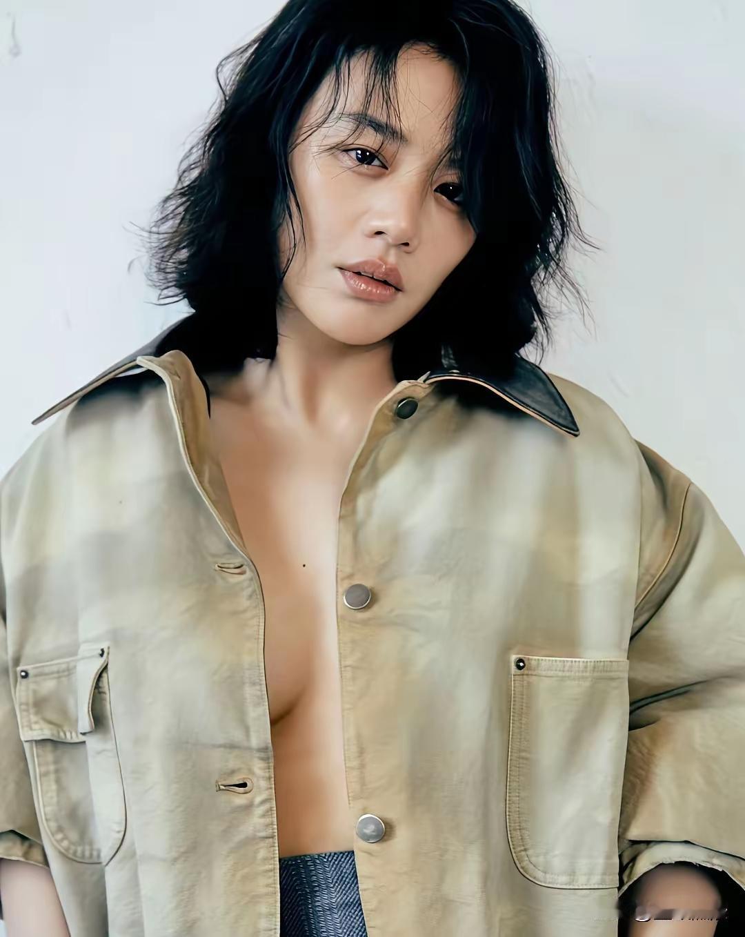 哎呀，马思纯又“翻车”啦！她精心塑造的那犹抱琵琶半遮面式的性感造型，彻底失败咯。