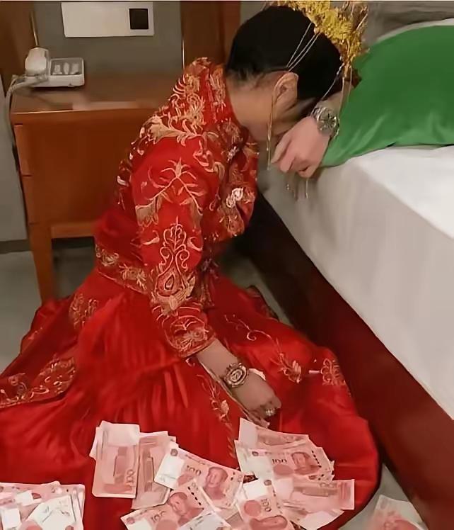 长沙这场婚礼现场悔婚的风波，看完让人满心唏嘘。男方掏空父母积蓄，



四处借钱