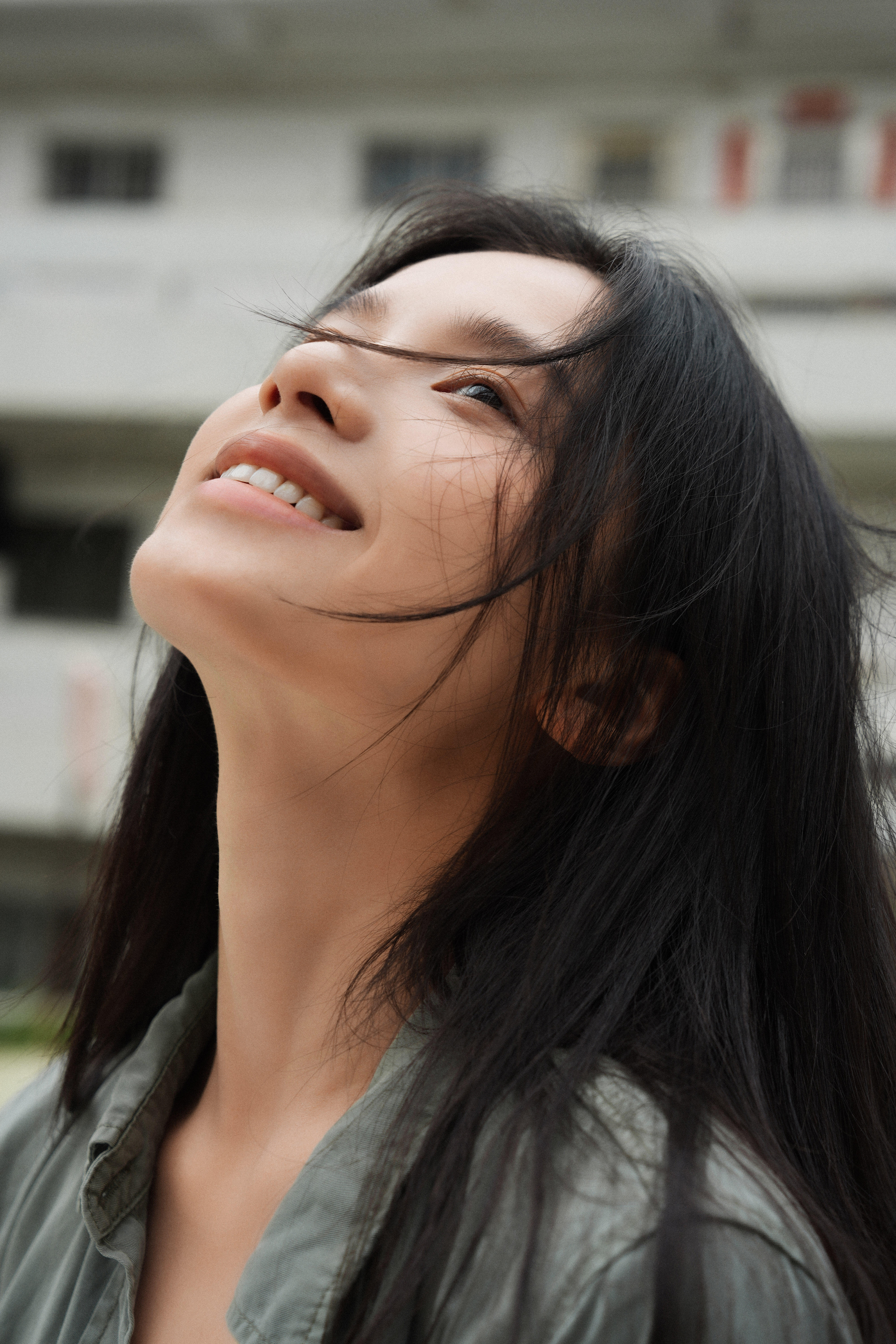 张婧仪 清冷的 坚韧的 生生不息的 