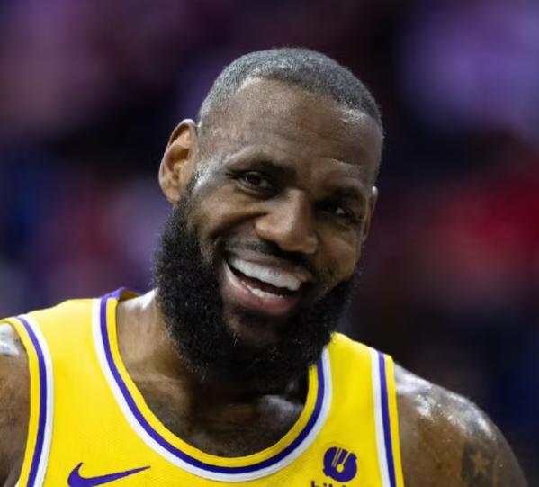 湖人好消息啊，首轮对手出来了，有主场优势啊！
今天湖人战胜太阳。因为火箭今天输球