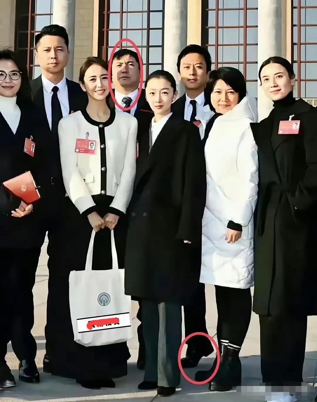 下面这张图片是演员代表们参加会议后的一张合影。图片中这几位都是国内非常知名的演员